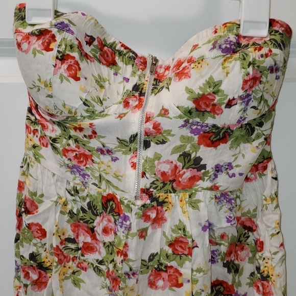 Dress - Picture 2 of 4